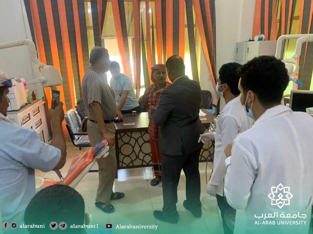 كلية طب الأسنان بجامعة العرب تستقبل مدير مكتب الصحة ورئيس المجلس اليمني للإختصاصات الطبية